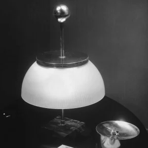 Artemide Alfa lampe à poser avec abat-jour verre^ Design