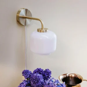 Dyberg Larsen , applique murale Arp, couleur laiton, largeur 15 cm^ Lampes Scandinaves